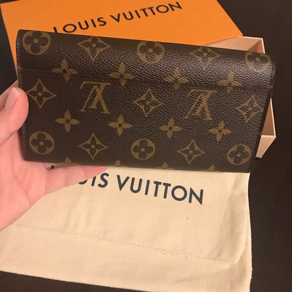 Sold❗️Louis Vuitton-Sarah Wallet - Picture 2 of 8